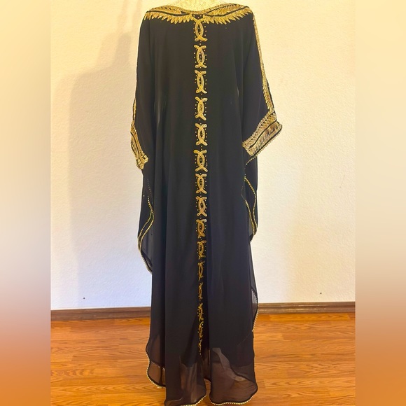 KAFTAN ABAYA. MUSLIM WOMEN ABAYA WITH GOLD GEM 💎 STONES INFRONT - Picture 4 of 4
